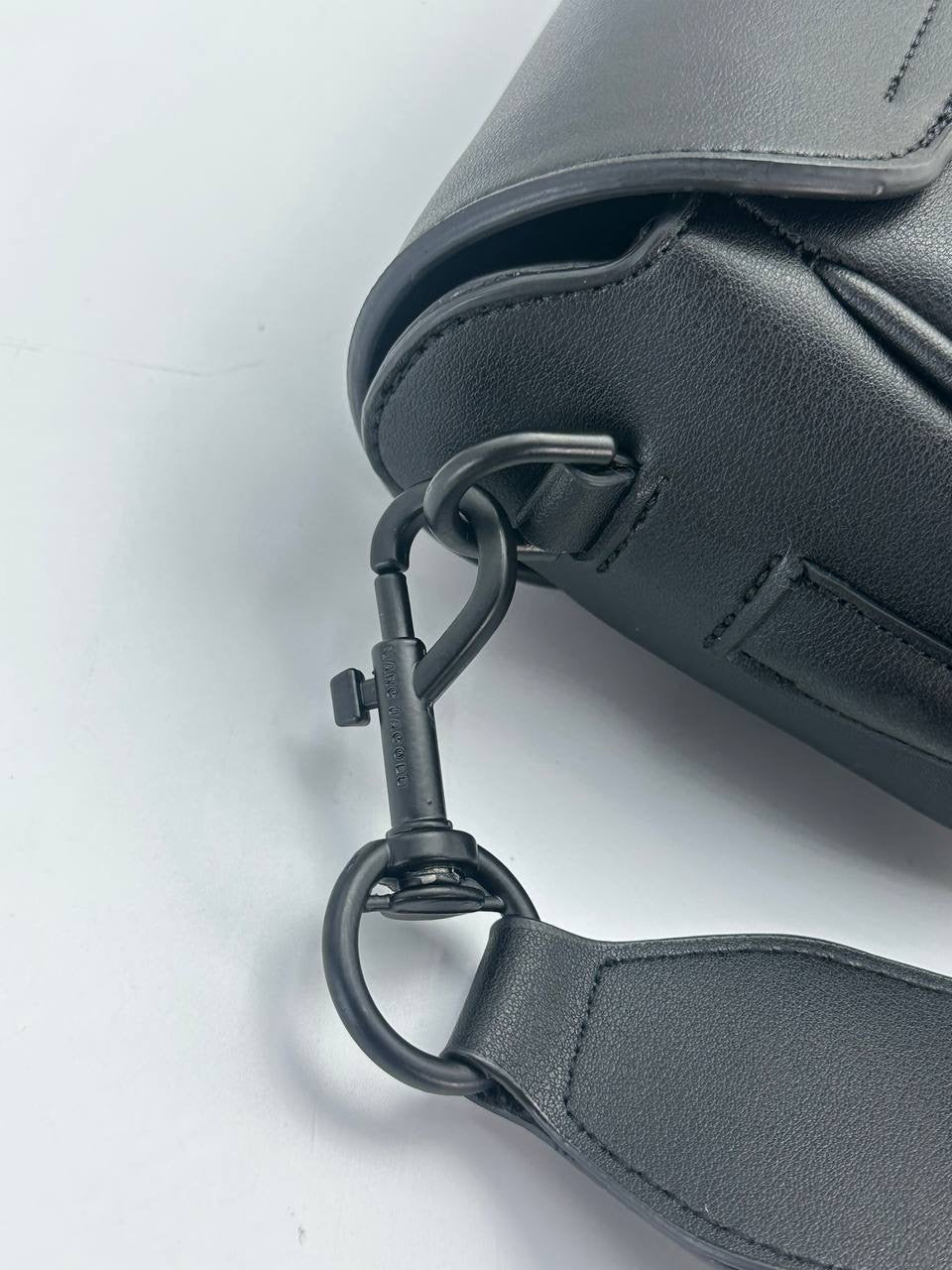 Marc Jacobs The messenger saddle leather bag